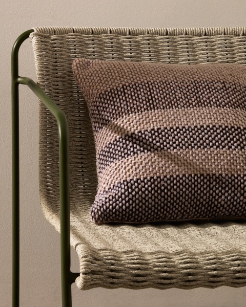 Чехол для подушки Lunet полиэстер с бежевыми и синими полосками 50 x 50 см от интернет-магазина IDODOM.RU