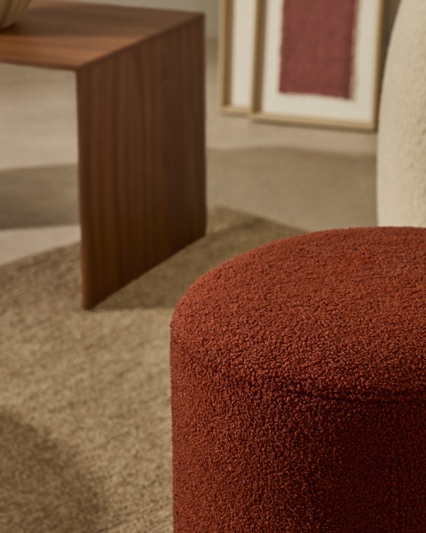 Kaeli Пуф для ног со съемным чехлом из терракотового букле Ø 43 от интернет-магазина IDODOM.RU