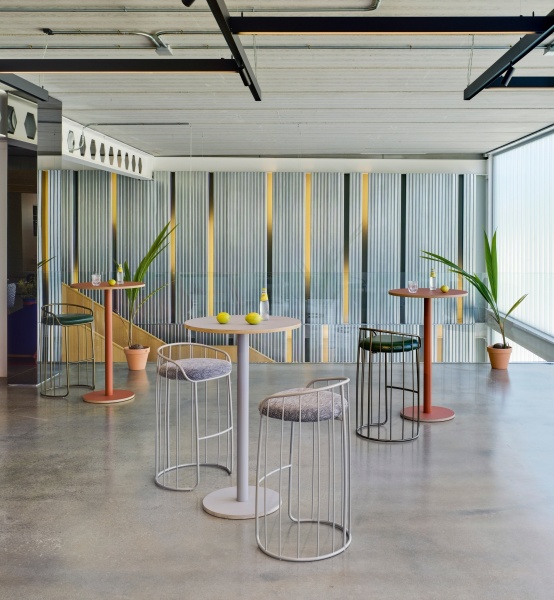 Барный столик Dumbbell от интернет-магазина IDODOM.RU