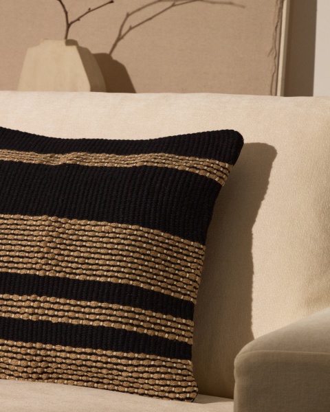 Чехол для подушки Aylin из хлопка черного цвета и вышивкой из джута 50 x 50 см от интернет-магазина IDODOM.RU