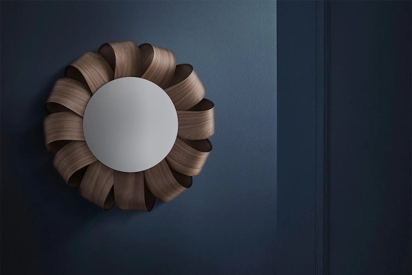 Зеркало Brisa XL бронзовое стекло в раме из орехового дерева от интернет-магазина IDODOM.RU