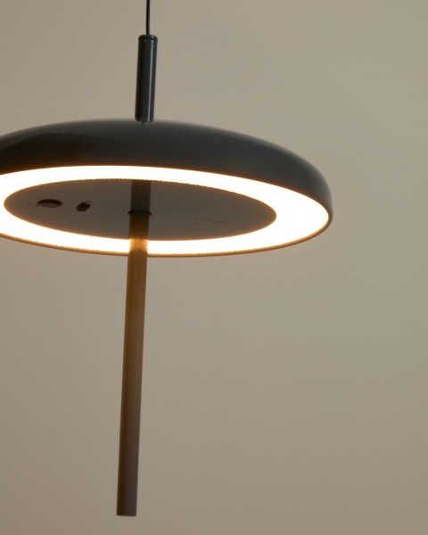 Портативный потолочный светильник Porte из синего алюминия Ø 16 см от интернет-магазина IDODOM.RU