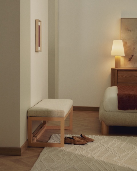 Банкетка Loya из бежевого шенилла и бука 128 см от интернет-магазина IDODOM.RU