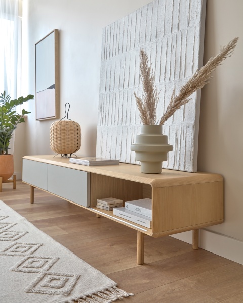 Тумба под ТВ Anielle из массива и шпона ясеня с двумя дверцами 180 x 39 см от интернет-магазина IDODOM.RU