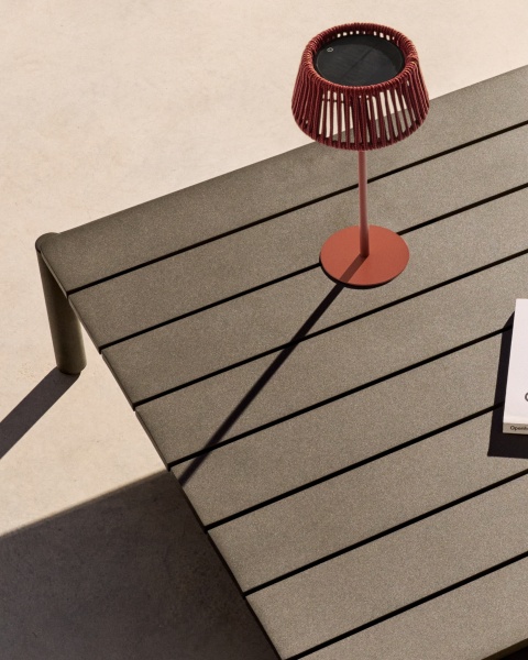 Уличная настольная лампа Aldet на солнечной батарее с терракотовым шнуром от интернет-магазина IDODOM.RU