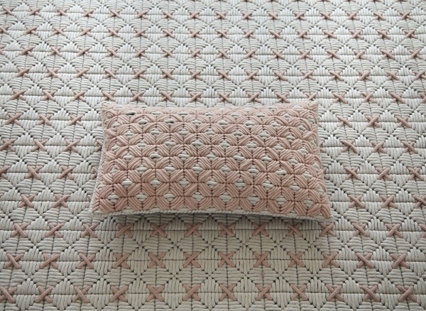 Подушка Silai Rose - Light grey 60x35 от интернет-магазина IDODOM.RU