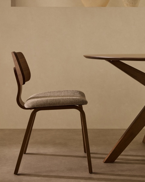 Стул Gena из бежевого шенилла с каркасом из шпона ореха и каучукового дерева от интернет-магазина IDODOM.RU