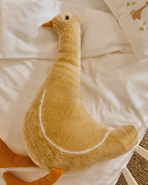 Подушка декоративная Milu бежевая в форме гуся хлопковая 50 см от интернет-магазина IDODOM.RU