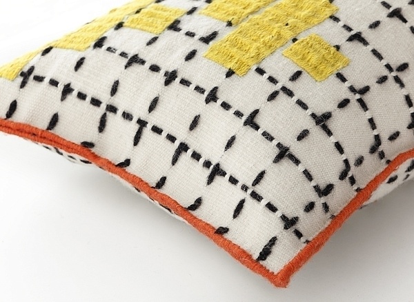 Подушка Bandas Space C Yellow от интернет-магазина IDODOM.RU