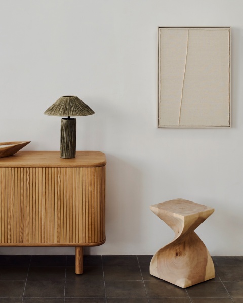 Приставной столик Hakon из массива альбиции от интернет-магазина IDODOM.RU