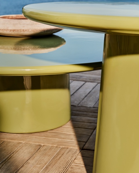 Журнальный столик Albanella из цемента с глянцевой зелёной отделкой Ø110 см от интернет-магазина IDODOM.RU