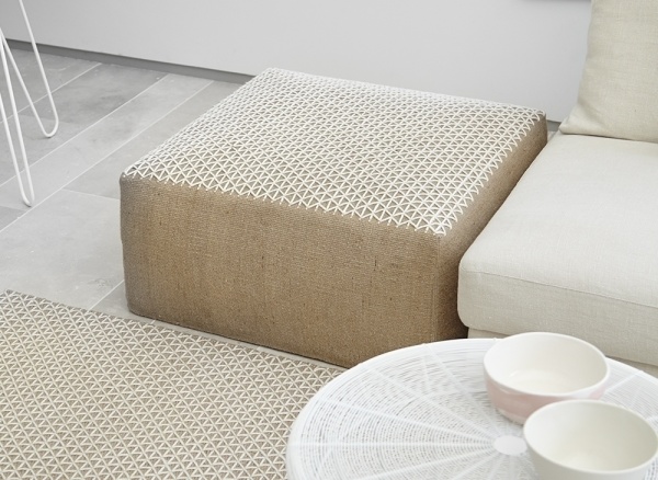 Пуф маленький Raw White от интернет-магазина IDODOM.RU