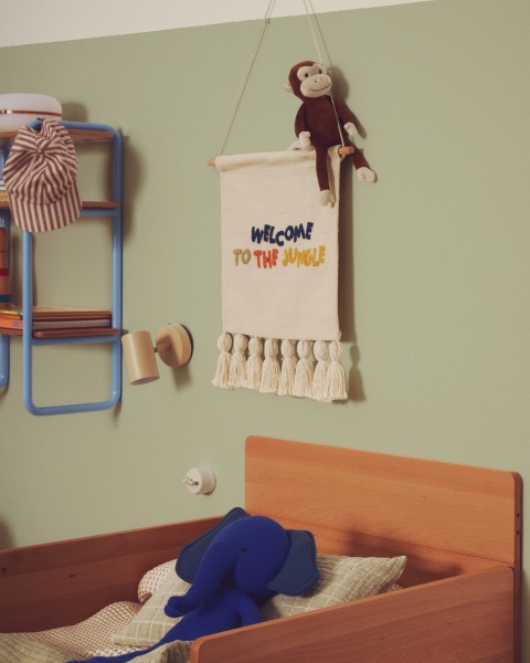 Настенный гобелен из хлопка Tandani бежевого цвета с разноцветными буквами и бахромой, 40 x 50 см от интернет-магазина IDODOM.RU