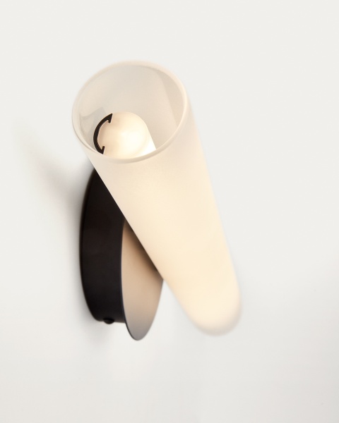 Бра Vauxall из металла и матового стекла от интернет-магазина IDODOM.RU