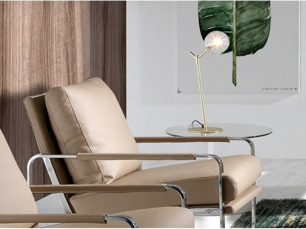 Настольная лампа Atom латунь/опаловый плафон от интернет-магазина IDODOM.RU