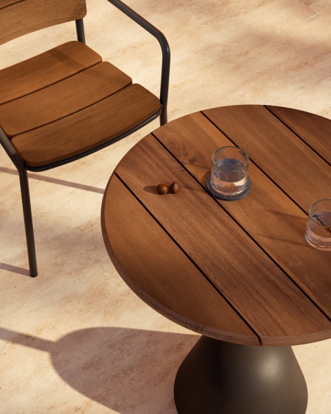 Стол Saura из черного металла со столешницей из акации с отделкой под орех от интернет-магазина IDODOM.RU