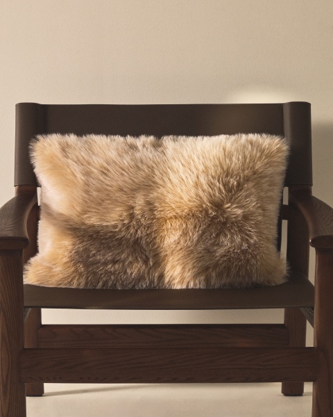 Чехол на подушку из искусственного меха Lisara цвета экрю 40 x 60 см от интернет-магазина IDODOM.RU