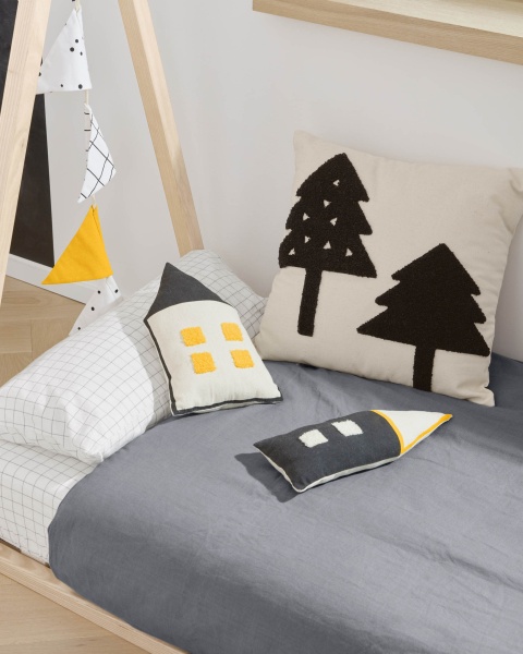 Подушка Nisi черного и бежевого цветов из 100% органического хлопка (GOTS)35 x 13 см от интернет-магазина IDODOM.RU