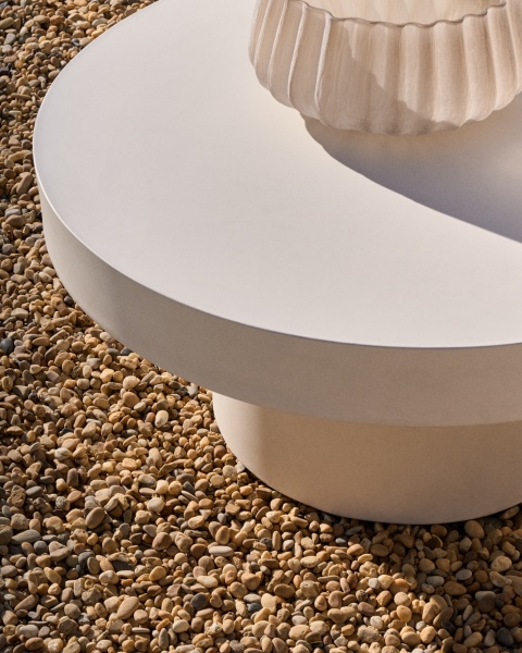 Aiguablava Круглый журнальный столик из белого цемента Ø 90 см от интернет-магазина IDODOM.RU