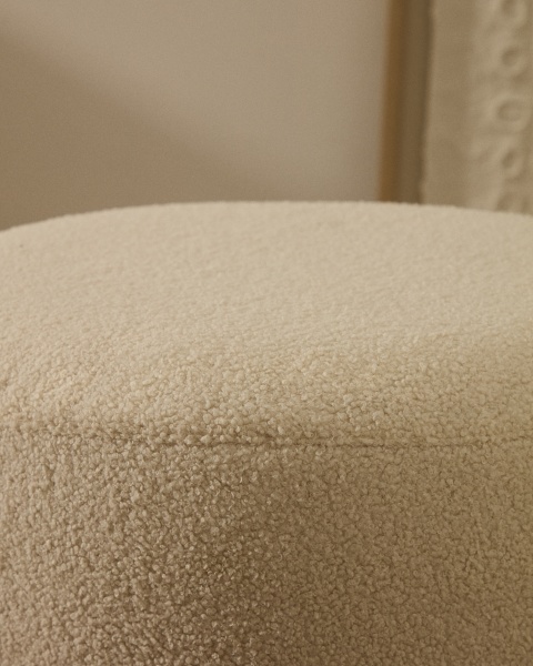 Kaeli Пуф для ног со съемным чехлом из экрю букле Ø 60 от интернет-магазина IDODOM.RU