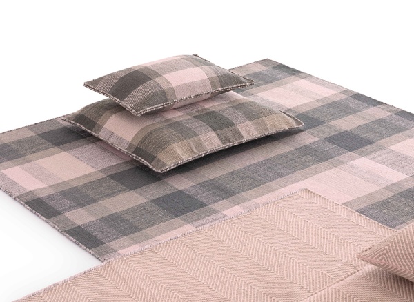 Подушка декоративная Nomad Inuit neutral от интернет-магазина IDODOM.RU