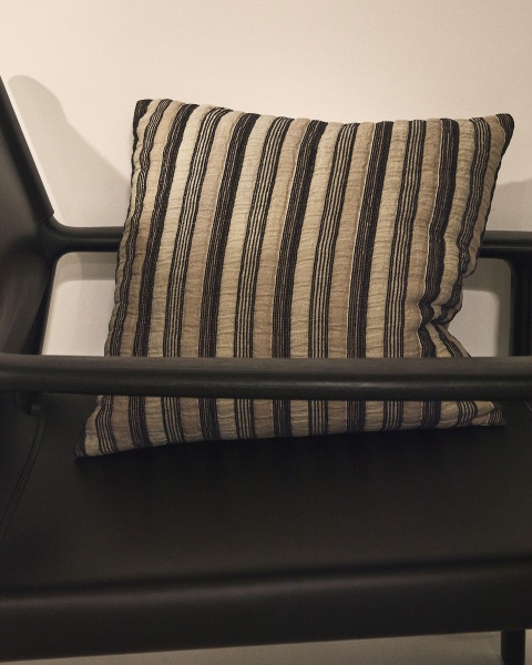 Чехол на подушку Isena из 100% хлопка с разноцветной вышивкой 50 x 50 см от интернет-магазина IDODOM.RU