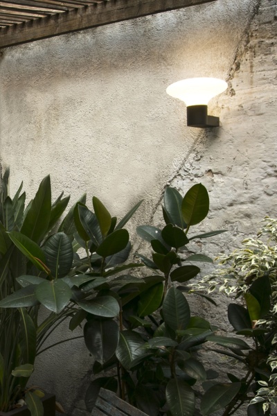 Уличное бра Blub’s темно-серый от интернет-магазина IDODOM.RU