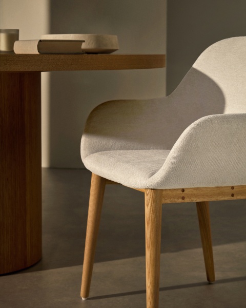 Стул Konna бежевого цвета с ножками из массива ясеня от интернет-магазина IDODOM.RU