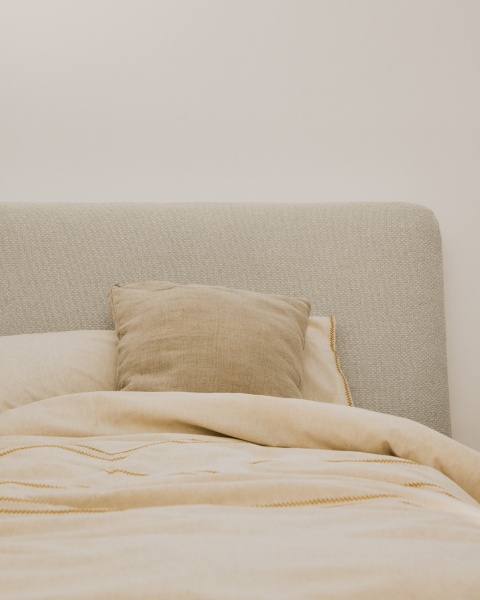 Кровать Martina со съемным чехлом из шенилла цвета экрю 90 x 200 от интернет-магазина IDODOM.RU