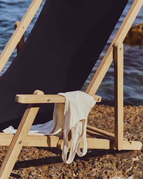 Складное кресло Vilara для улицы из акации и текстиля черного цвета от интернет-магазина IDODOM.RU