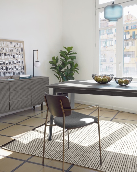 Стул Maureen ясеневый шпон в темной отделке и металл с отделкой из латуни от интернет-магазина IDODOM.RU