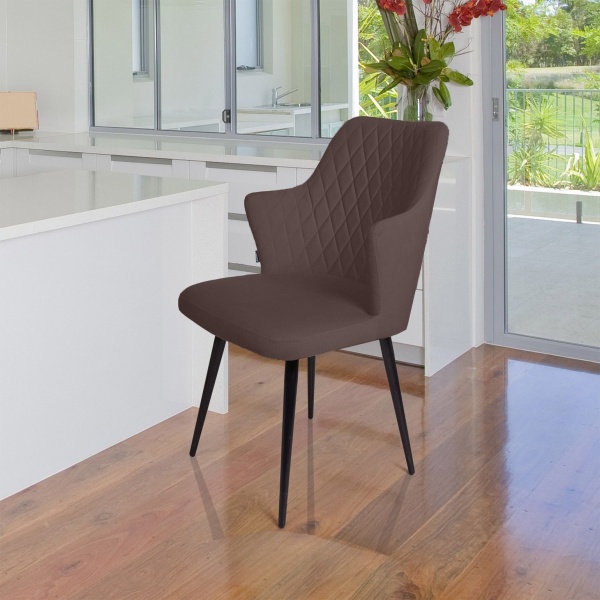 Стул поворотный на 360 градусов Hunt ромб, велюр шоколад maxx 232 / чёрный конус от интернет-магазина IDODOM.RU