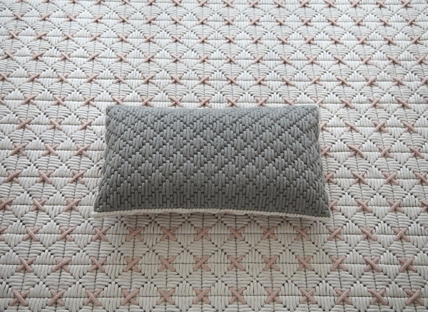 Подушка Silai Rose - Light grey 60x35 от интернет-магазина IDODOM.RU