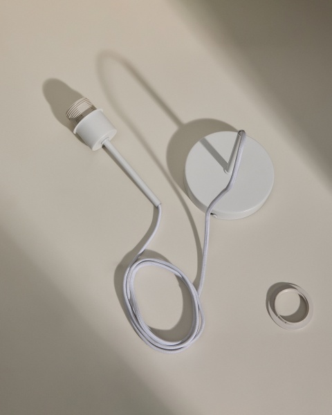 Основание металлического светильника Fluvia белого цвета, 250 см от интернет-магазина IDODOM.RU