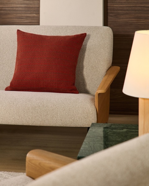 Чехол на подушку Nuval из ткани красного цвета 50 x 50 см от интернет-магазина IDODOM.RU