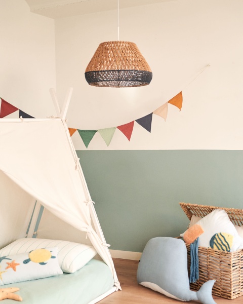 Потолочный плафон из ротанга Daro с натуральной и синей отделкой, 45 см от интернет-магазина IDODOM.RU