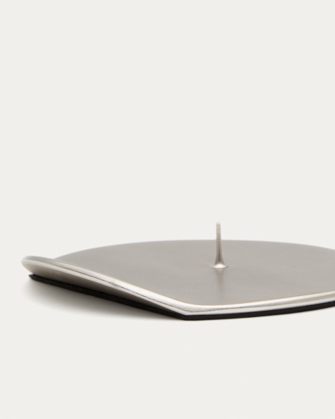 Подсвечник Quira из серебристого алюминия от интернет-магазина IDODOM.RU