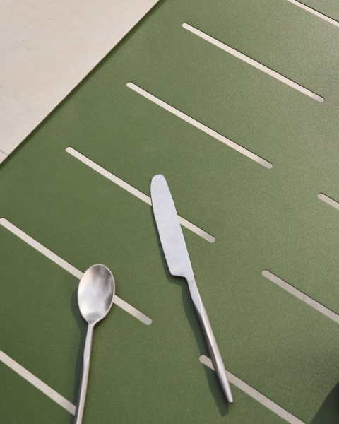 Уличный стол Brai из оцинкованной стали зелёного цвета 180 x 90 см от интернет-магазина IDODOM.RU