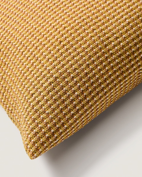 Чехол на подушку Nuval из ткани горчичного цвета 50 x 50 см от интернет-магазина IDODOM.RU