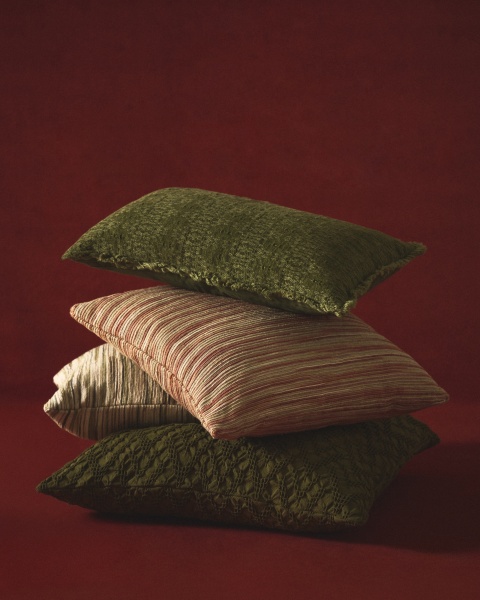 Чехол для подушки Narela из зеленого жаккардового хлопка и вискозы 50 x 30 см от интернет-магазина IDODOM.RU