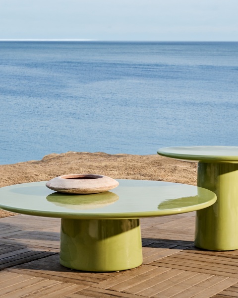 Журнальный столик Albanella из цемента с глянцевой зелёной отделкой Ø110 см от интернет-магазина IDODOM.RU