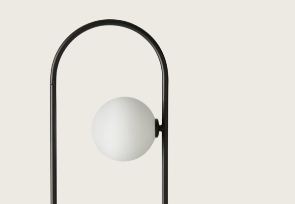 Настольная лампа Abbacus черная/опаловое стекло от интернет-магазина IDODOM.RU