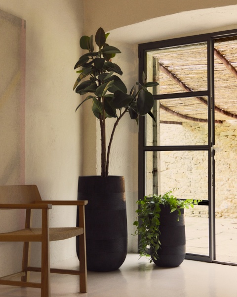 Набор из 2 кашпо Tival из песчаника черного цвета Ø 45 см от интернет-магазина IDODOM.RU