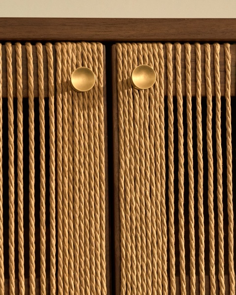 Тумба под ТВ Elan 3 дверцы шпон и массив ореха и шнур 200 х 50 см от интернет-магазина IDODOM.RU