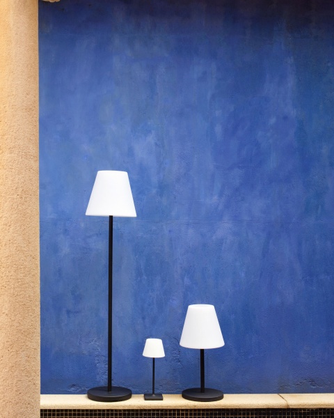 Уличная переносная настольная лампа Aluney черного цвета от интернет-магазина IDODOM.RU