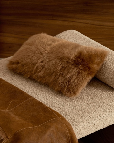 Katny Чехол на подушку из натуральной кожи и меха коричневый 30 x 50 см от интернет-магазина IDODOM.RU