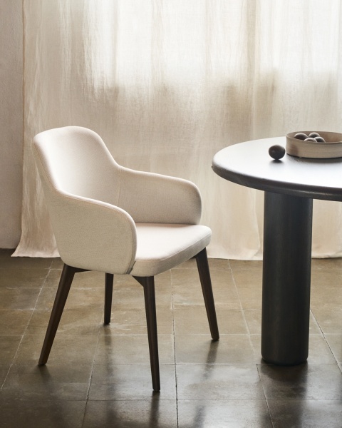 Стул Nelida из бежевой синели с ножками в темной отделке от интернет-магазина IDODOM.RU