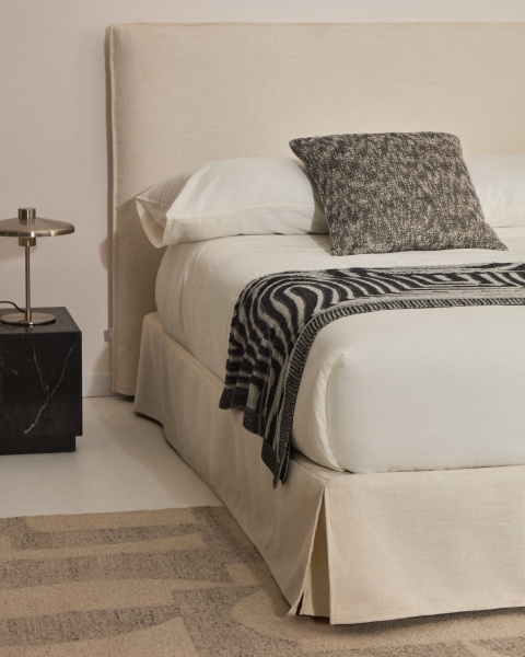 Кровать Jaira из белого шенилла со съемным чехлом для матраса 150x190 см от интернет-магазина IDODOM.RU