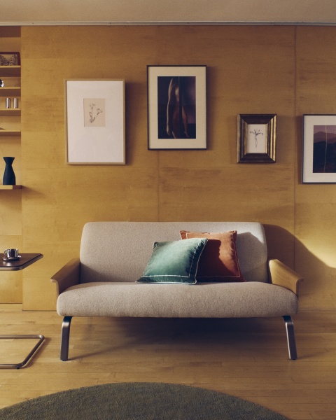 2-местный диван Amsen бежевый с подлокотниками из шпона дуба от интернет-магазина IDODOM.RU