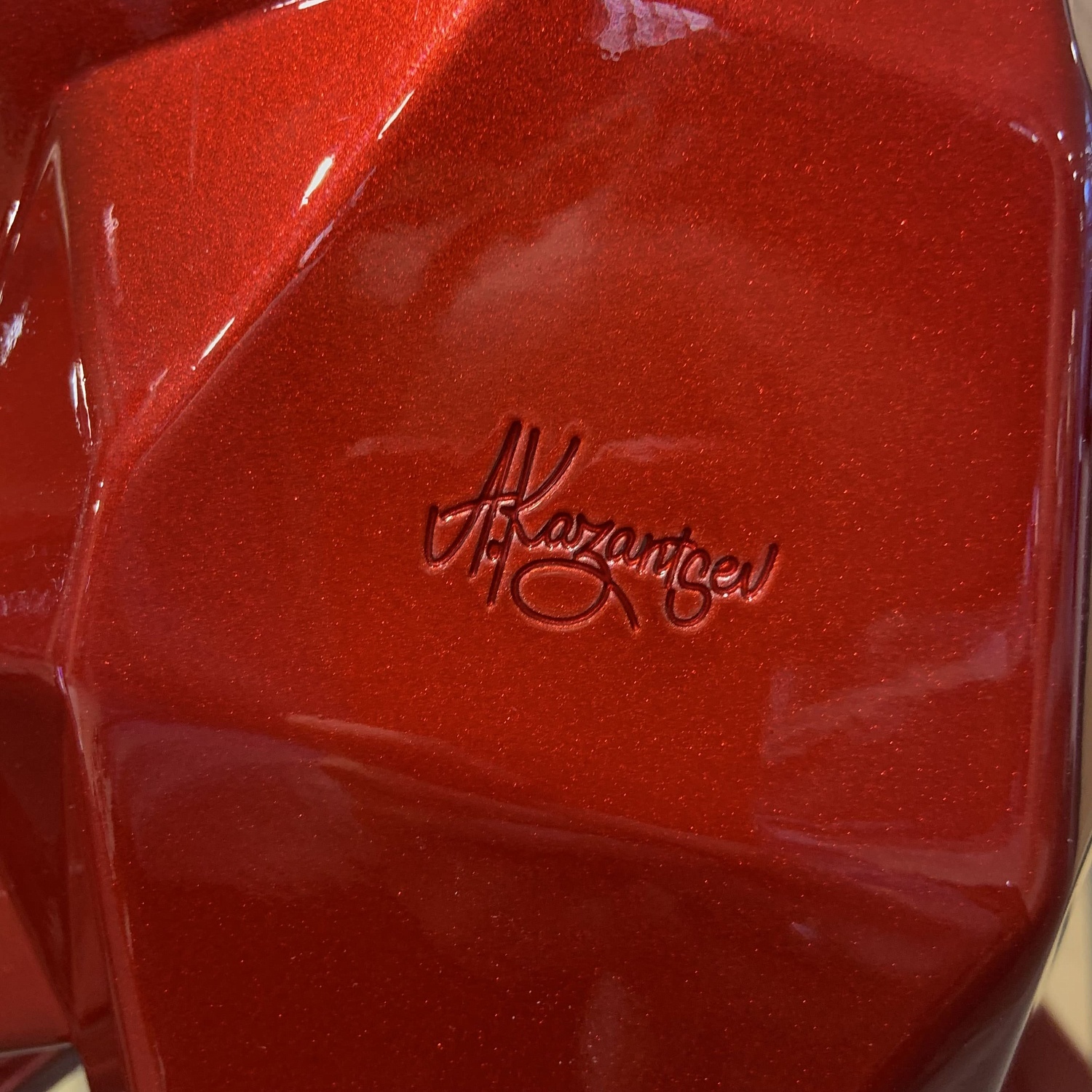 Полигональные скульптуры быков из металла: Символы Мощи, Благополучия и Исторического Значения.